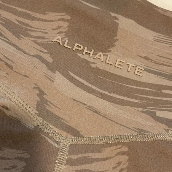 Alphalete Surface Pocket Leggings - Picture 3 of 12